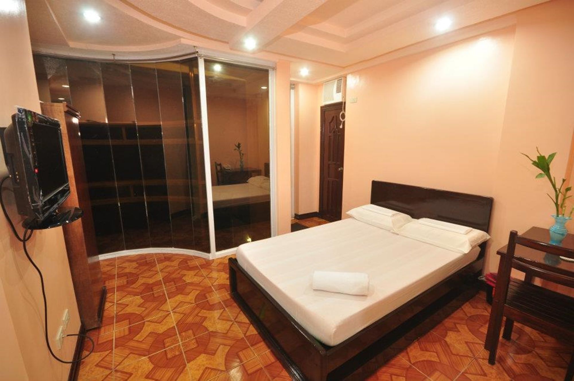 Oyo 573 Voyagers Palace Puerto Princesa Exterior foto